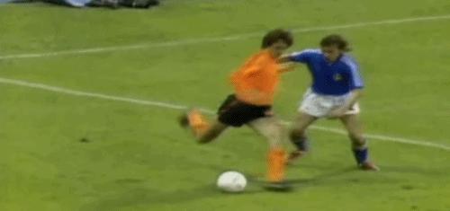 足球各大球星成名绝技,足球中的绝技名称