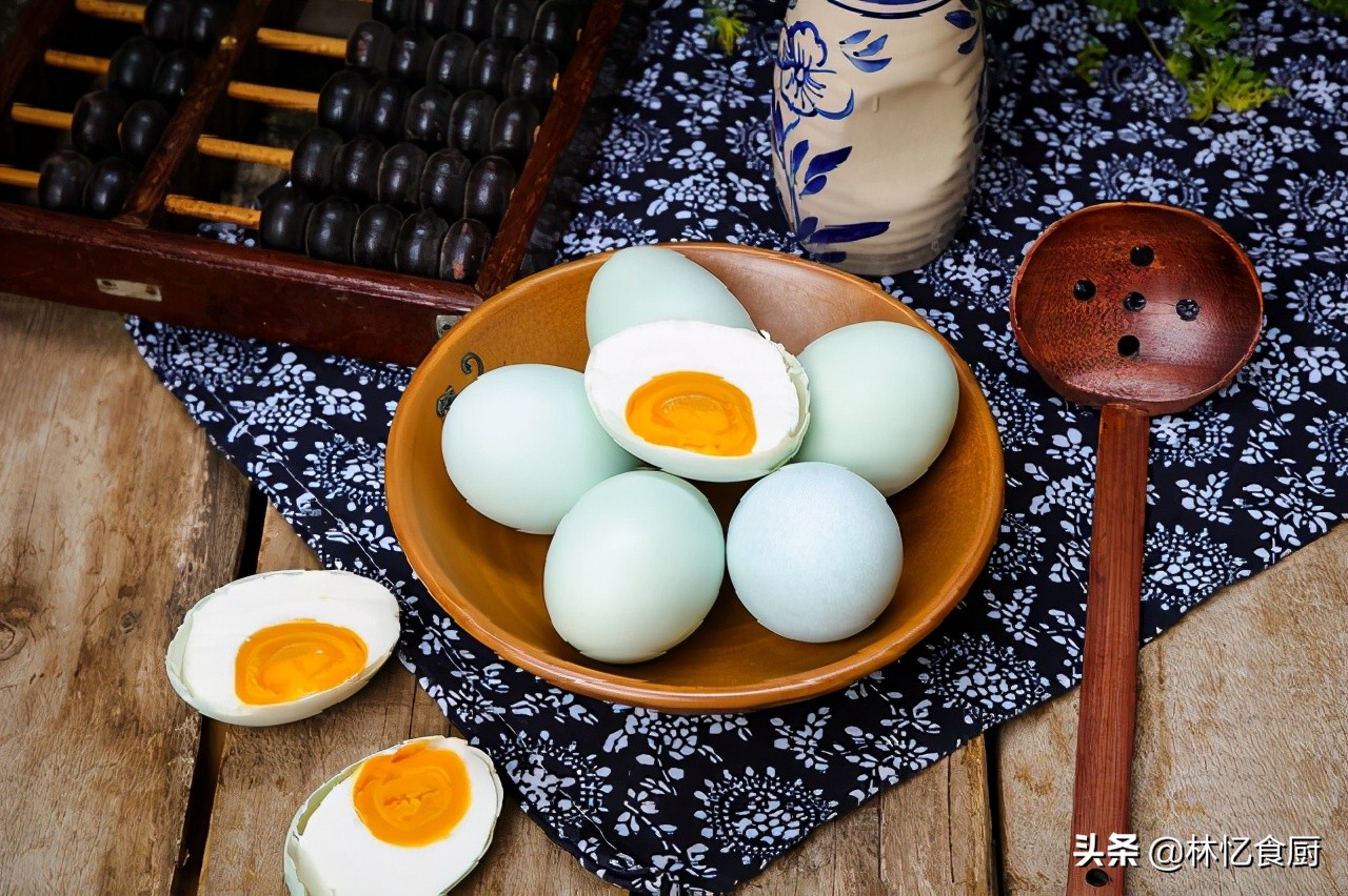 腌咸蛋出油的小妙招,快速腌制咸蛋出油最佳方法