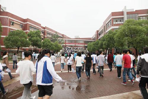 桃李不言下自成蹊:江苏省锡山高级中学