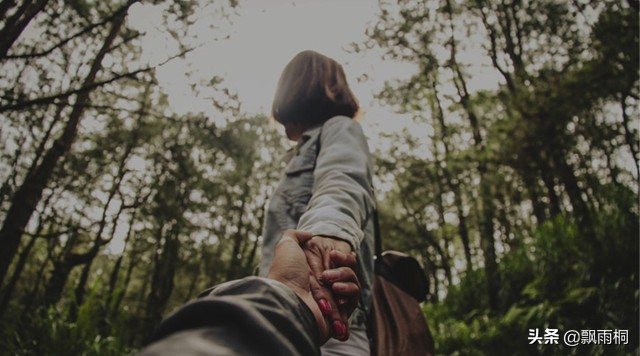 女孩说自己凡尔赛如何高情商回复,被女生说凡尔赛高情商回答