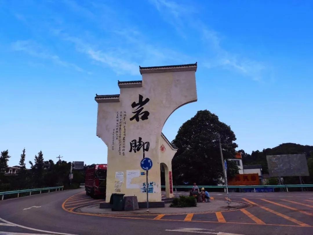 经过扶贫改造后乡村大变样,脱贫攻坚乡村旧貌