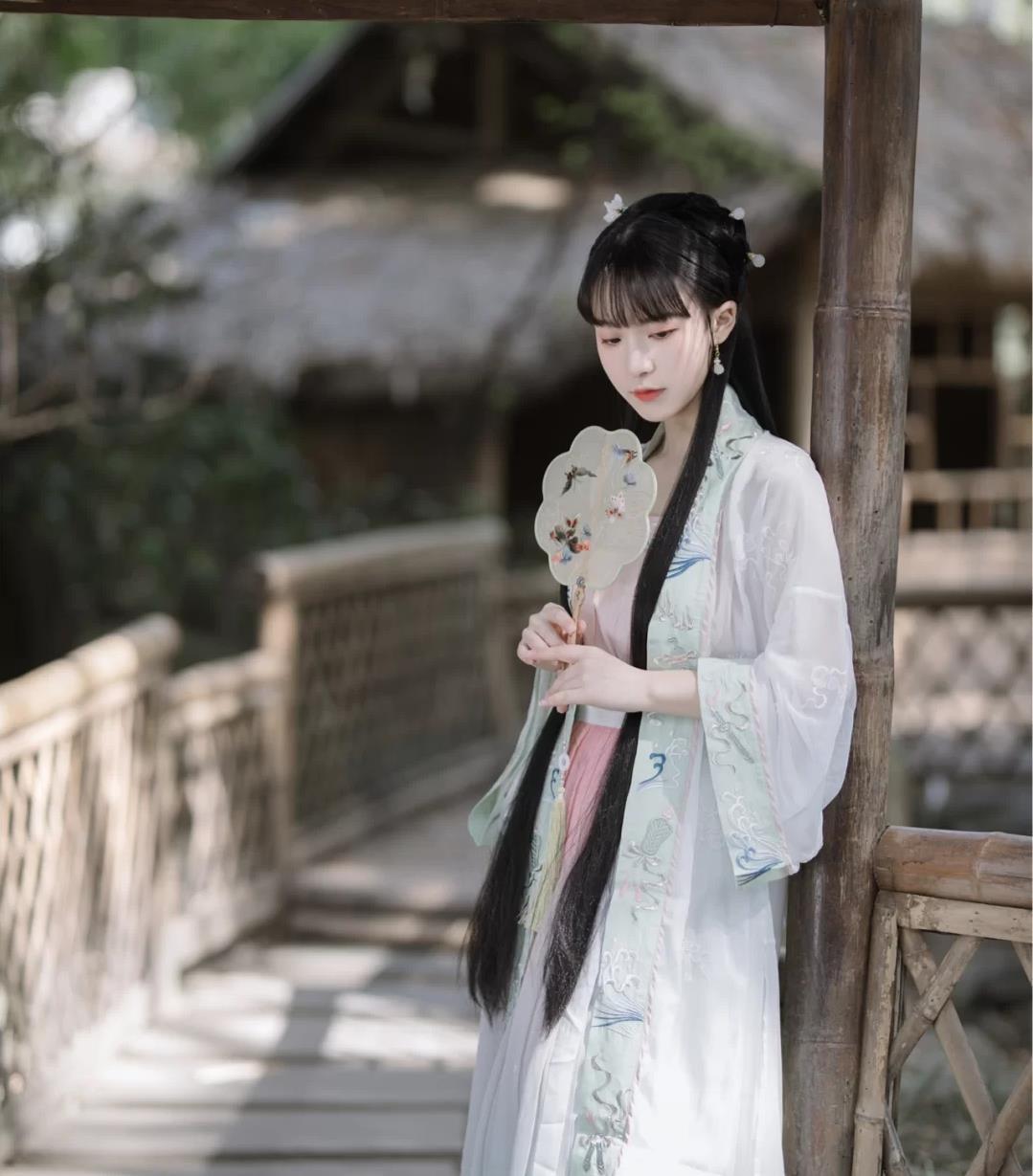 恬静淡雅的女宝宝名字不负芳华,静若繁花配什么名字好听