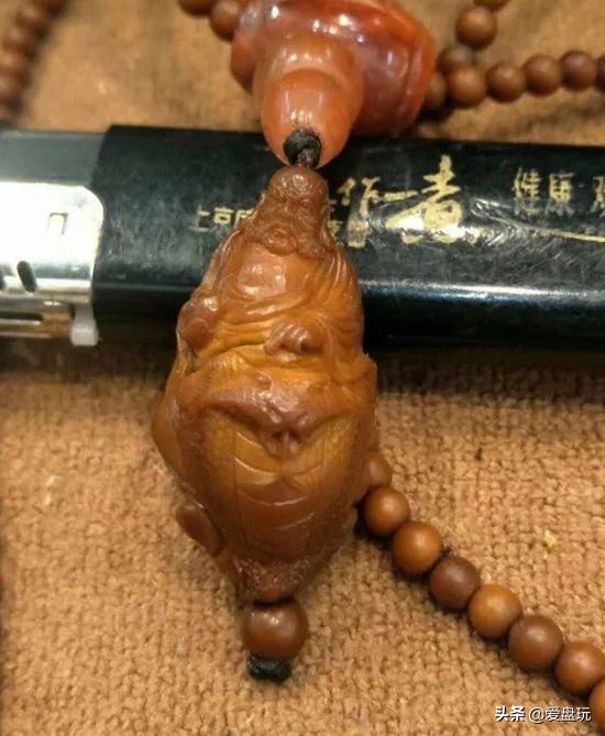 橄榄核雕裂纹怎样补回原样,橄榄核雕竖裂