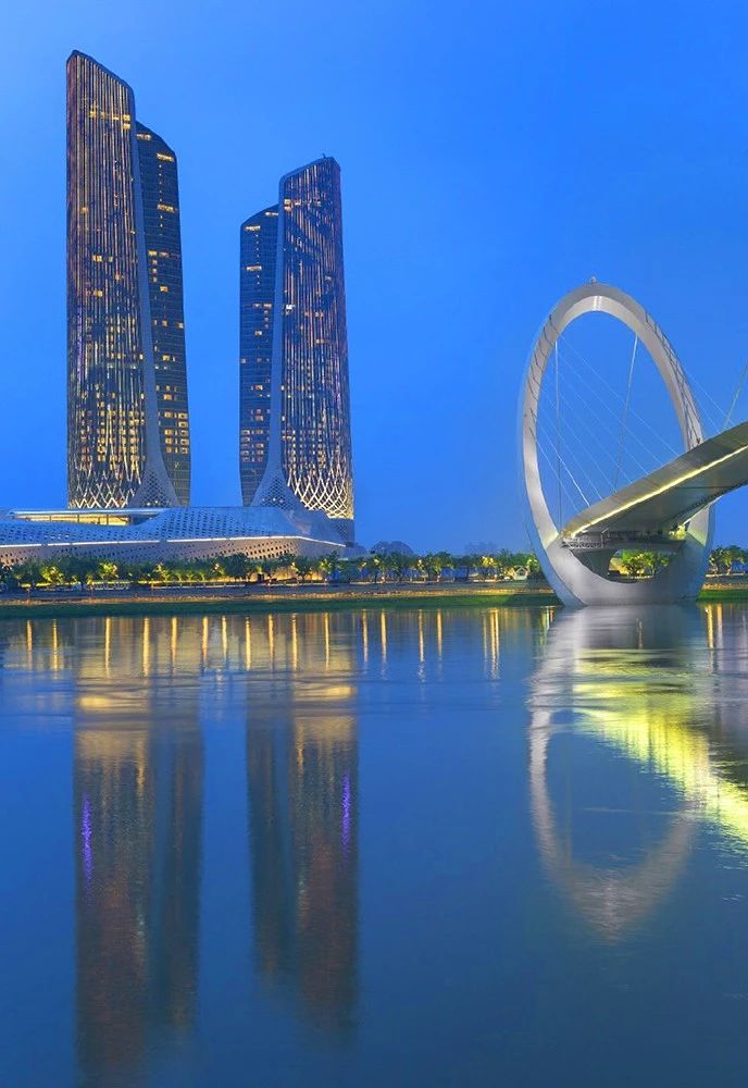 被佘诗曼点名被李云迪拔草！惊艳全球的帆船酒店，迎来华丽新地标