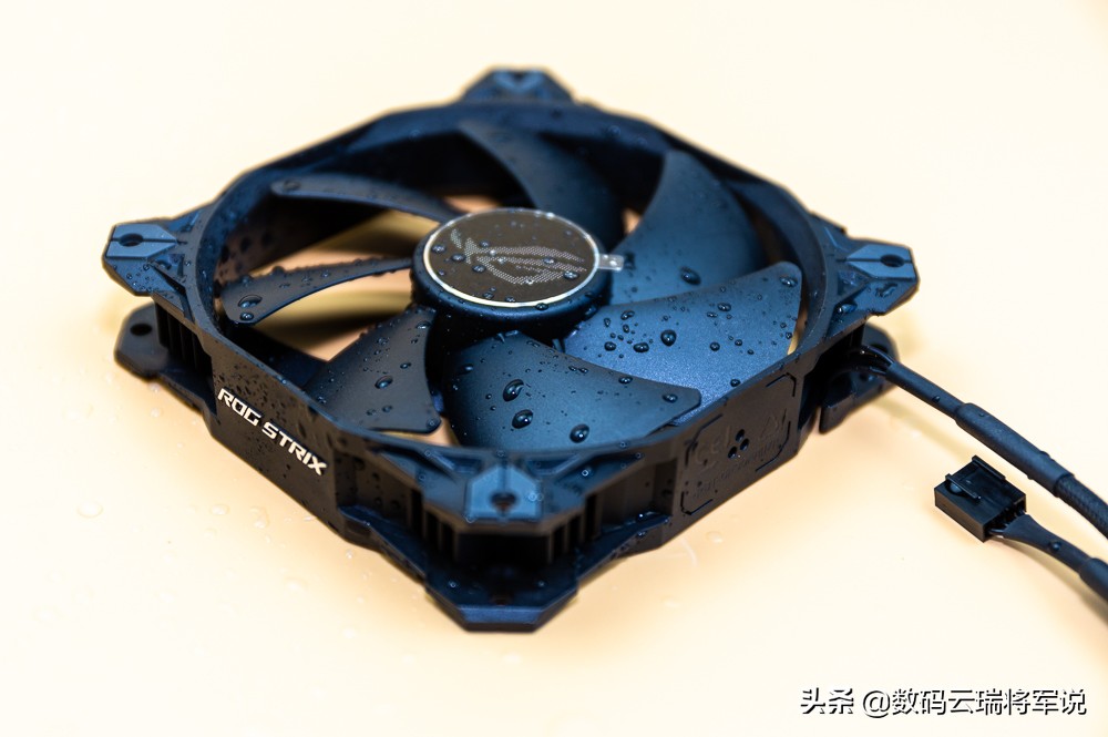 ROGStrix风神XF120磁悬浮风扇，让系统火力全开