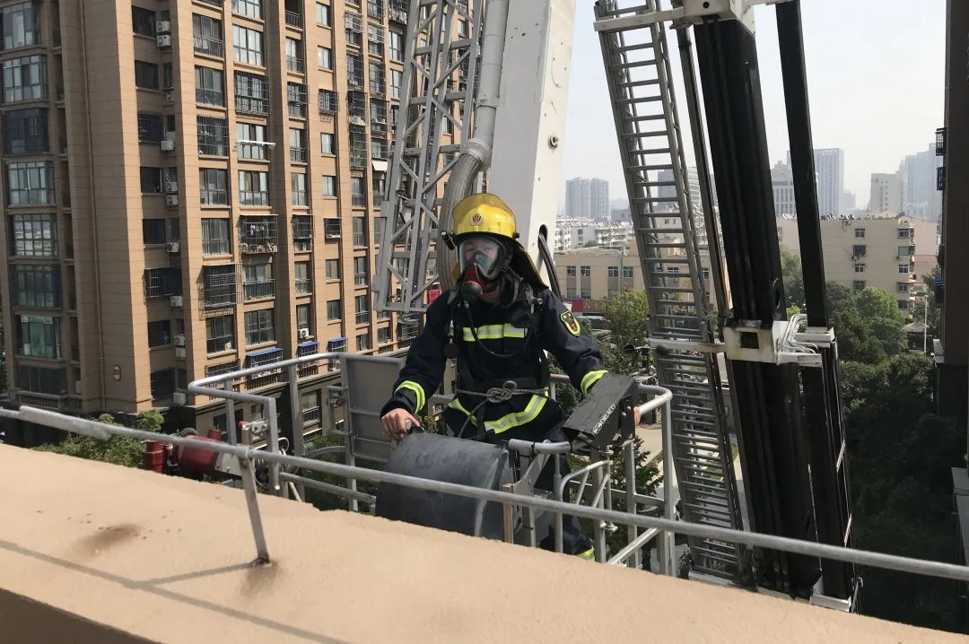 紧扣实战夯基础，苦练本领促提升--徐州市消防救援支队举高消防车驾驶员培训纪实