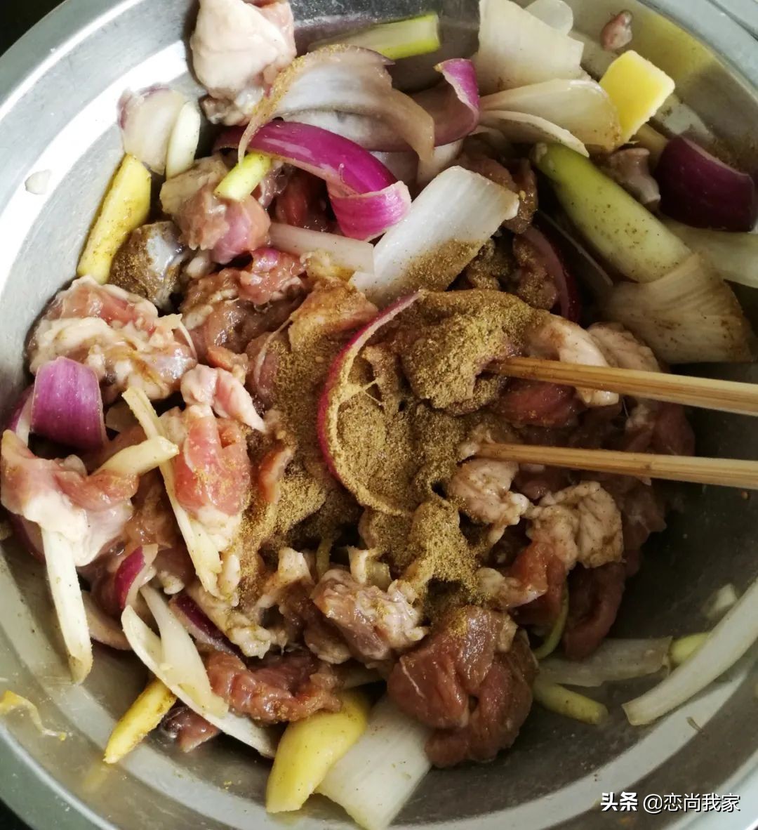 快过年了给家人做什么手工,在家烤羊肉串怎么做没有膻味儿