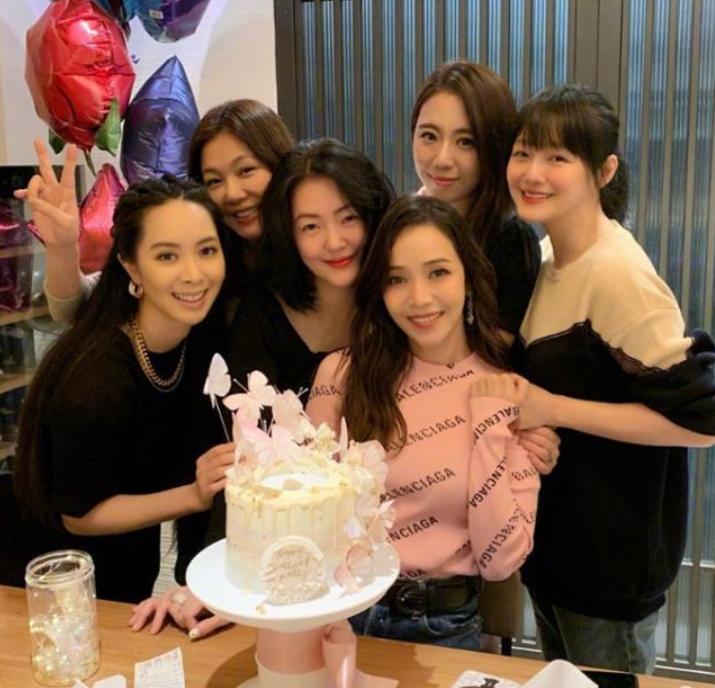 40岁的女人不显老的秘诀,47岁大s近照曝光瘦了太多状态