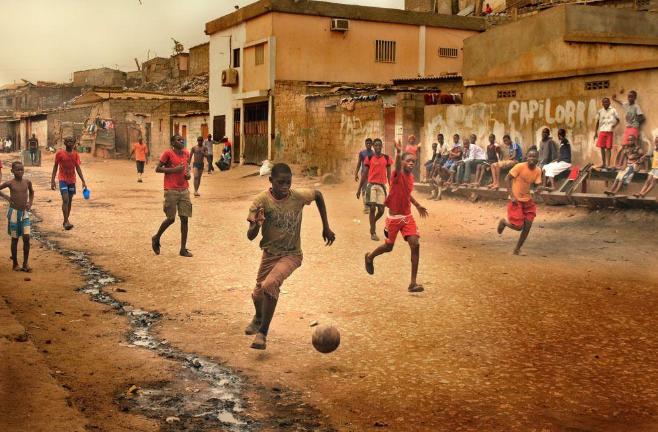 门迪终于首发出战，为何黑人门将很难在豪门立足