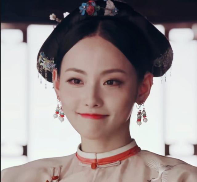 baby巴黎半夜赴私宴！独自约爱马仕总监聊工作？笑容僵硬如雕像