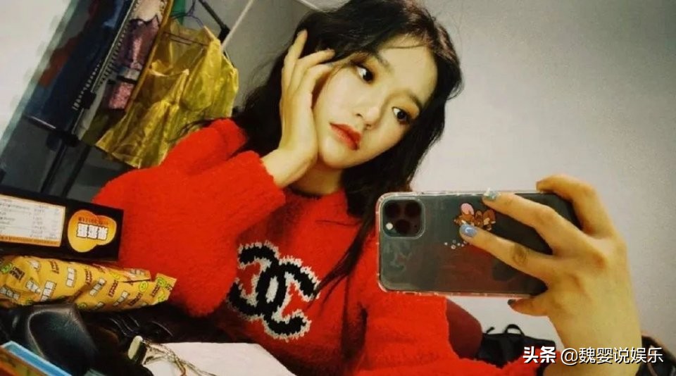 讲真的｜戚薇钟楚曦跳槽做美妆博主，你看谁更行？