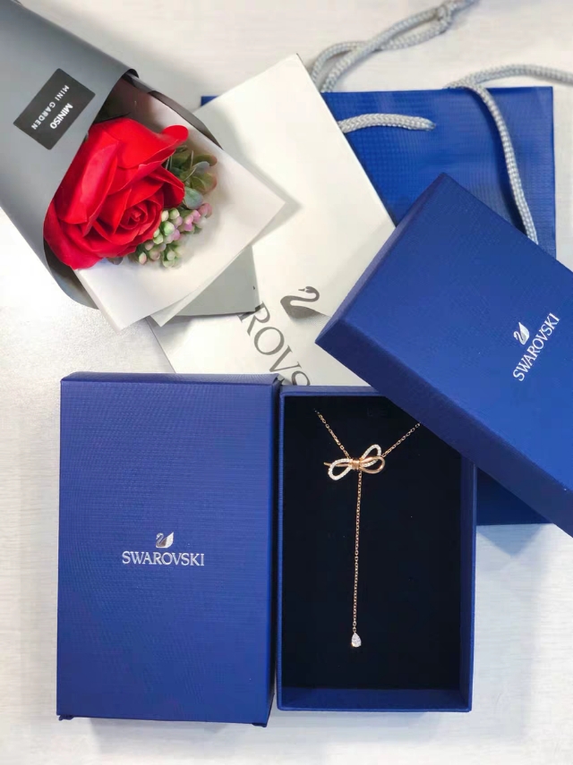 施华洛世奇手表,施华洛世奇耳环