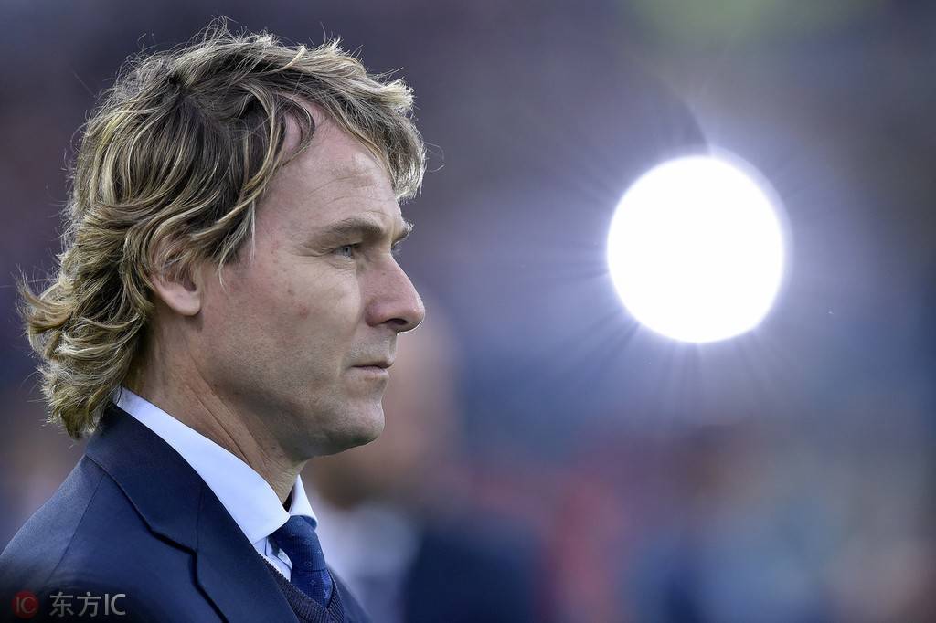 捷克中场球星内德维德,捷克铁人内德维德悲情一跪