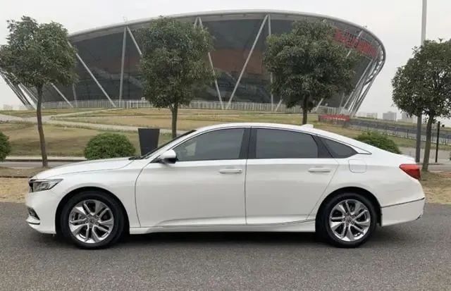 本田雅阁1.5T精英版是销量最好的版本，但为何车主买后都后悔了？