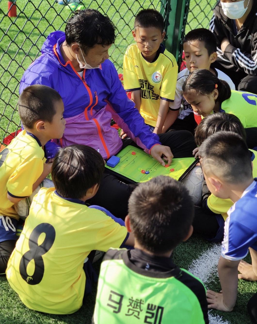 两位鲁能旧将，先后扒掉中国足球*裤底**！不仅炮轰欠薪，还直指青训