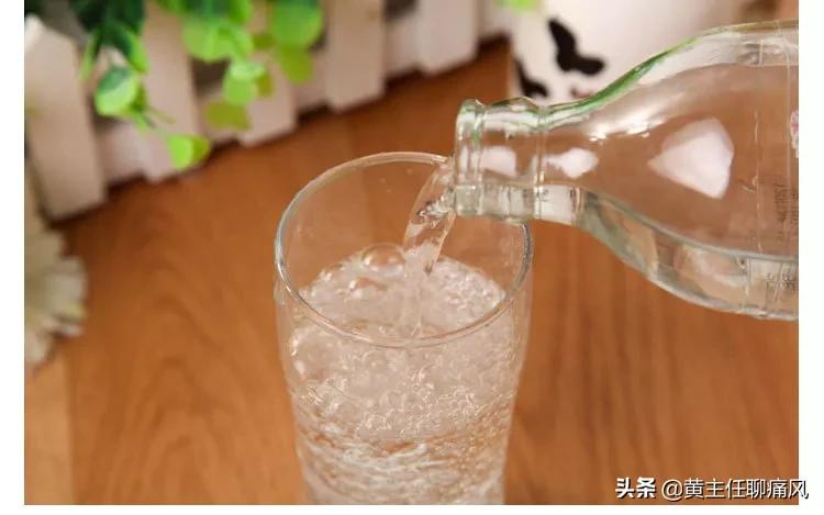 碳酸氢钠片辅助降尿酸如何吃,碳酸氢钠一片要兑多少水服用