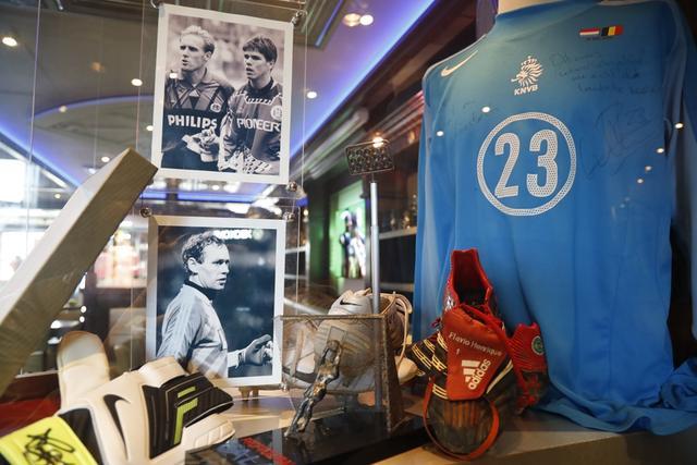 荷兰各城市足球队,荷兰总人口和总面积多少