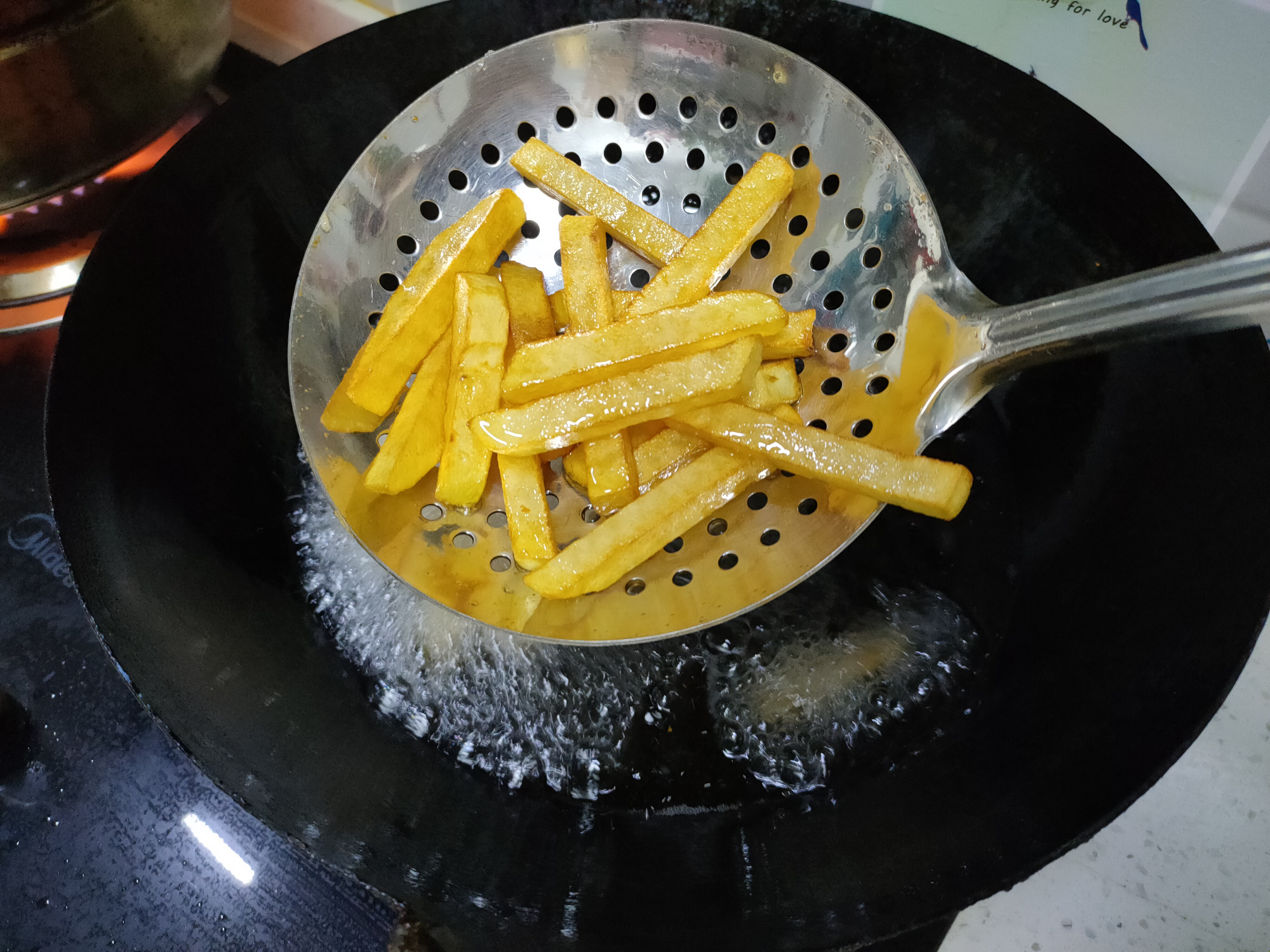 炸薯条是冷水下锅还是热水下锅,炸薯条焯水要不要过凉水