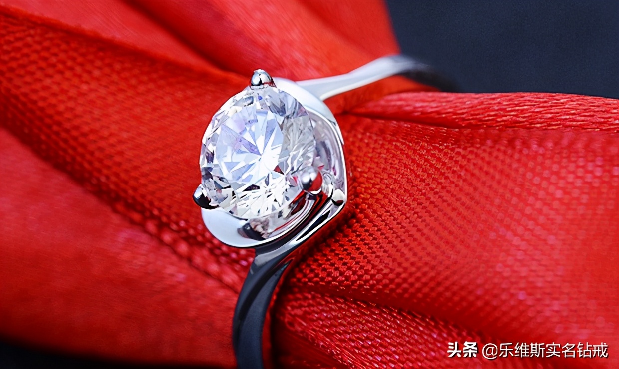 订婚钻戒一般多少钱合适,订婚戒指大概多少钱