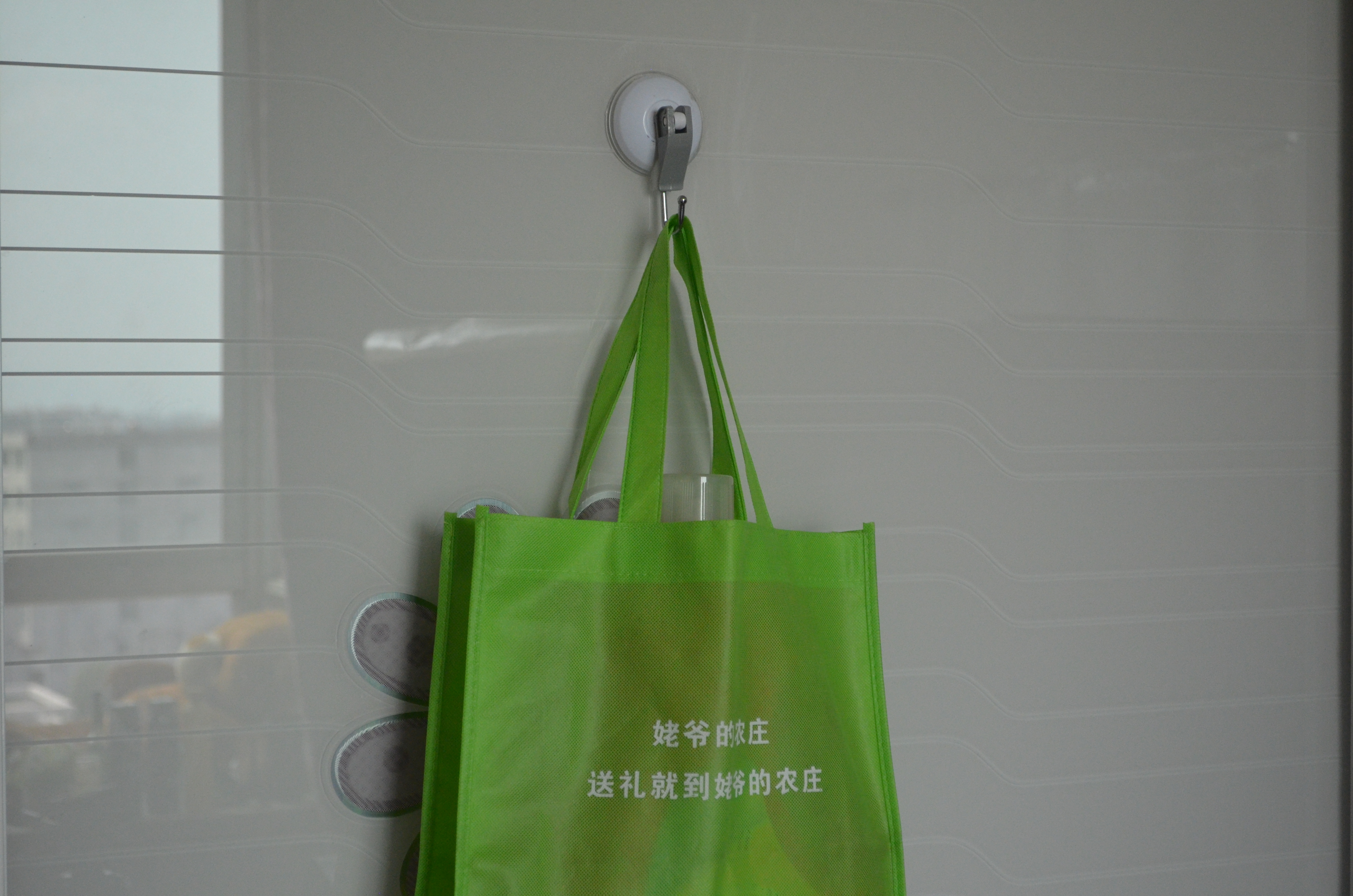 挂钩要怎么粘才不容易掉,自粘挂钩不粘了怎么办