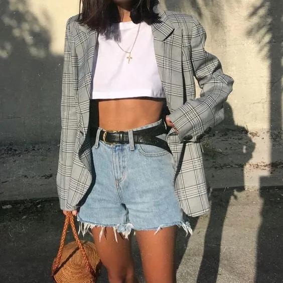 夏天薄款牛仔短裤,怎样选择牛仔短裤显瘦