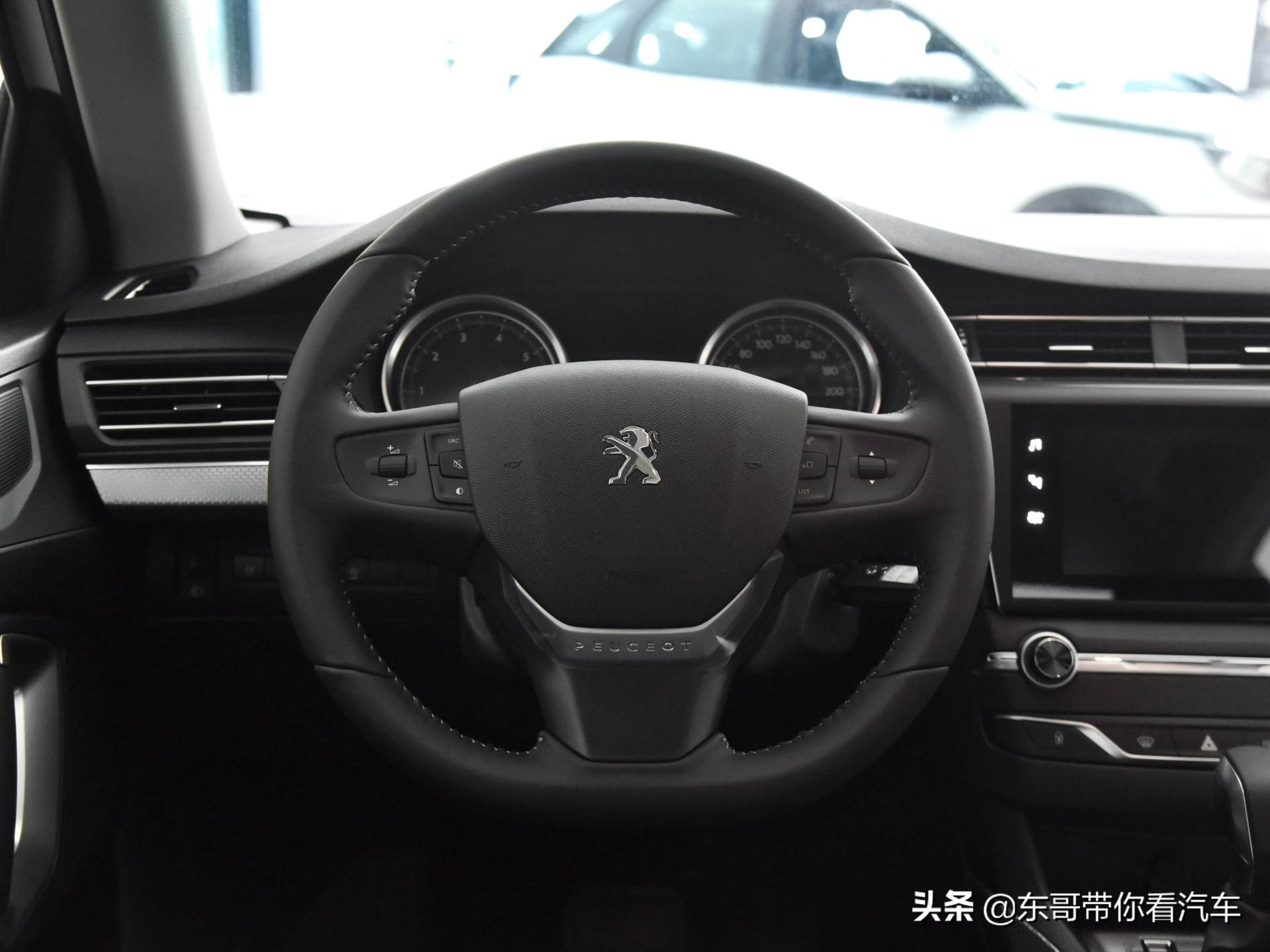 最值得买的国产空间大轿车,标致408x后排空间与b级车对比