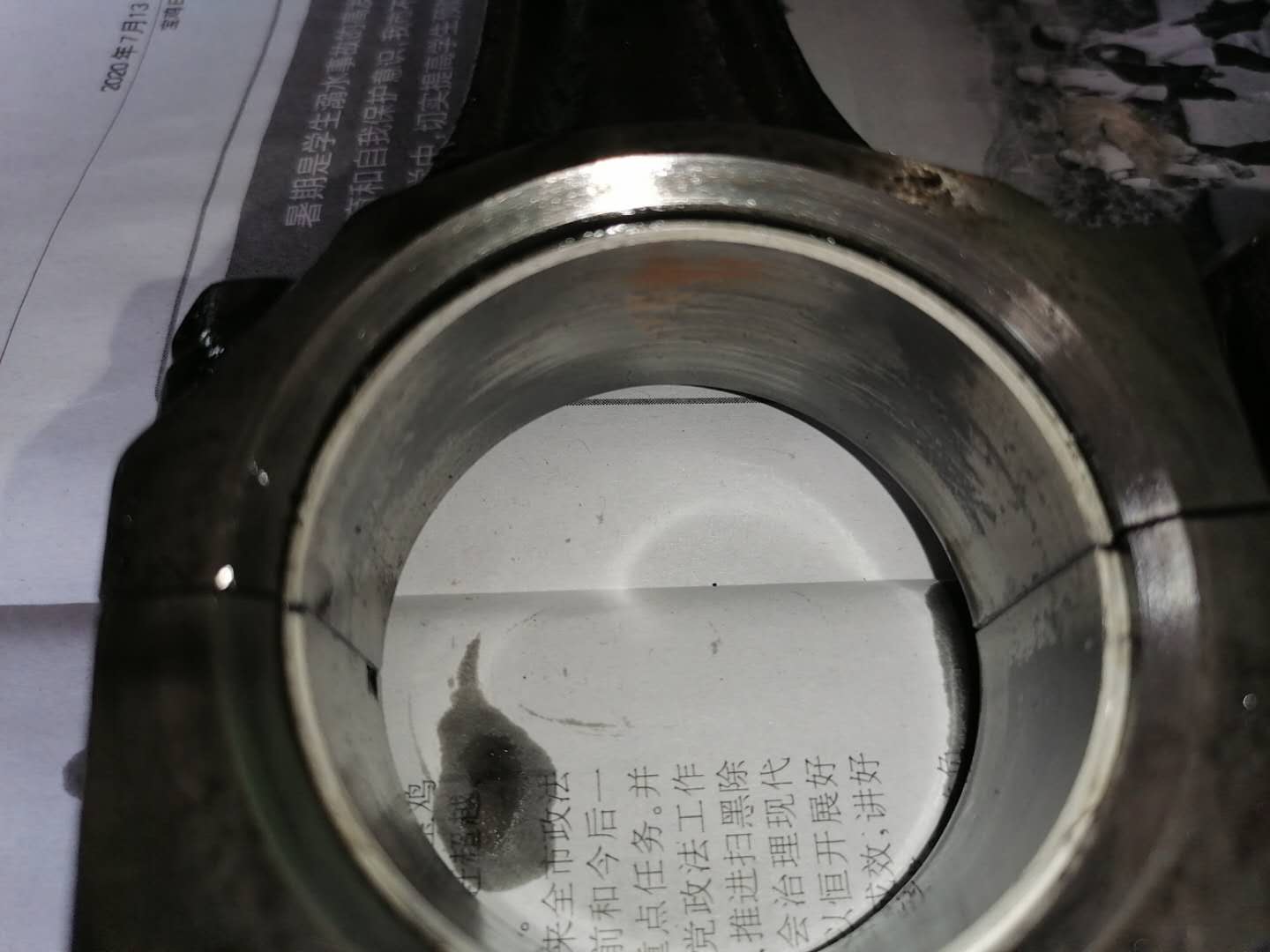 发动机冒白烟蓝烟烧机油,尾气大量冒蓝烟要不要大修发动机