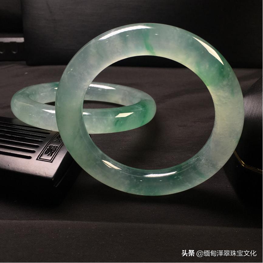 翡翠种水颜色一览表,翡翠常见的5种颜色有哪些