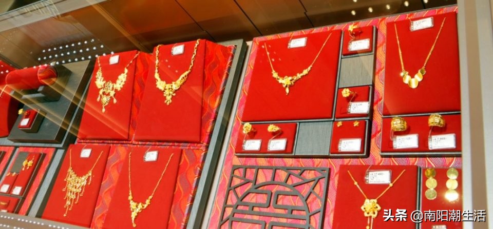 六福珠宝最新七代形象店,六福珠宝中央大街旗舰店