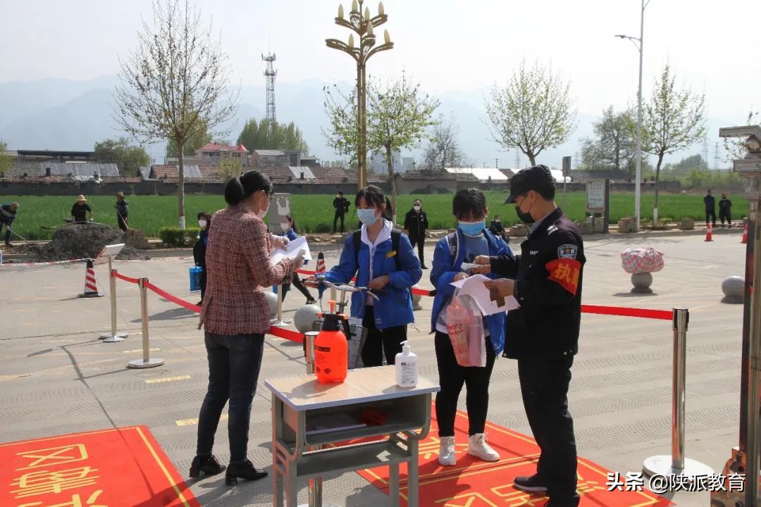 春暖花开师生归来,春暖花开校园重逢