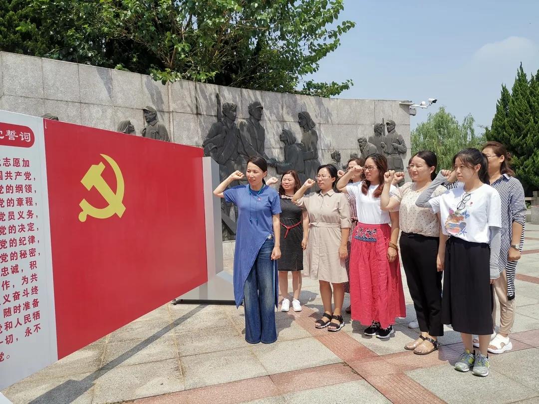 江上溪上，成长之洲，这所园以“悦读阅美”和乒乓球项目打造品牌