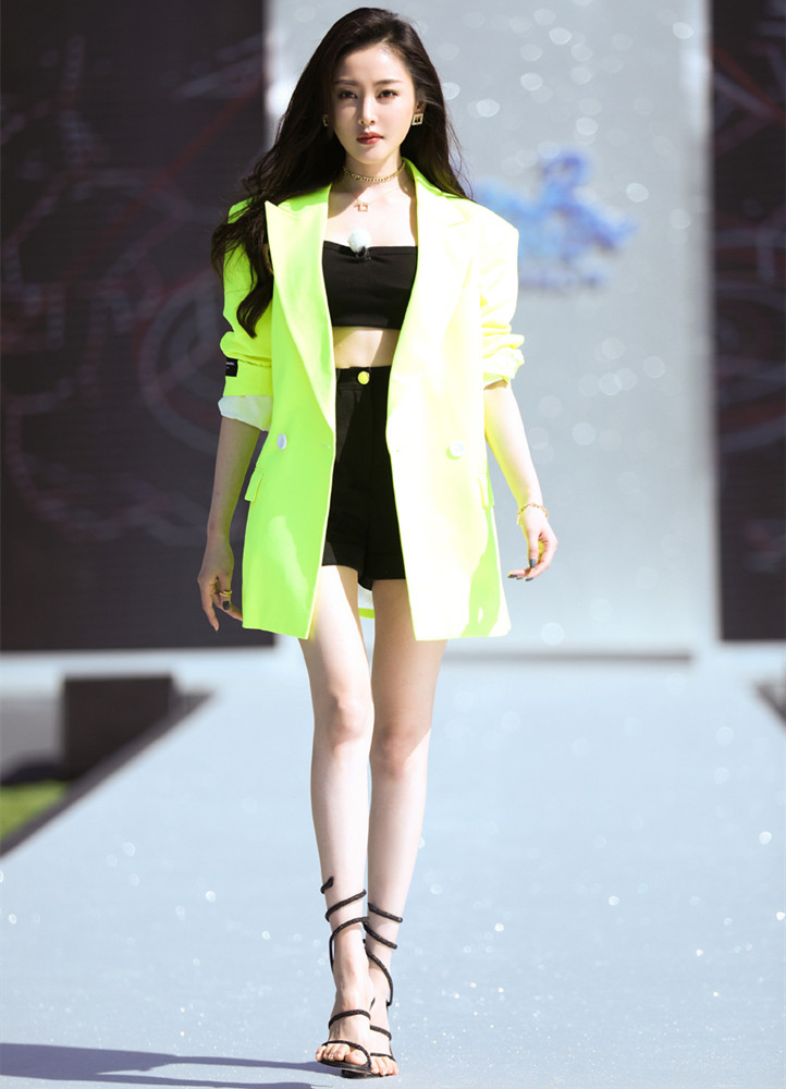 穿搭技巧张天爱,张天爱镂空丝衬衫穿搭法