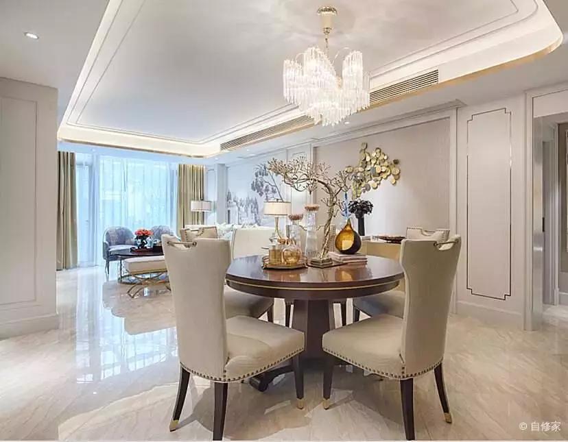 他家像宫殿！巨型水晶灯，黄金瓷砖，金碧辉煌，住上一晚值了