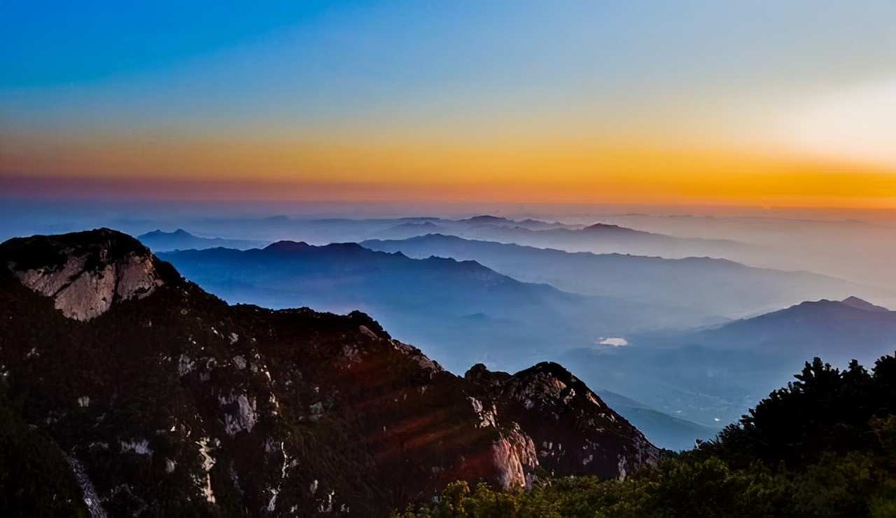 望岳杜甫描写泰山神奇秀丽的诗句,杜甫泰山的诗刻在哪里