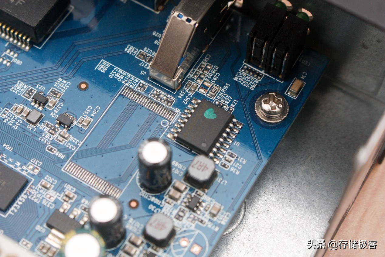 70块买回一个矿渣:512M内存,内置1个硬盘、可刷6种固件可玩性高