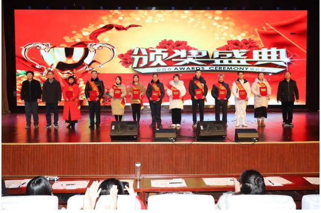 感动校园十大教师事迹,感动校园十佳教师事例