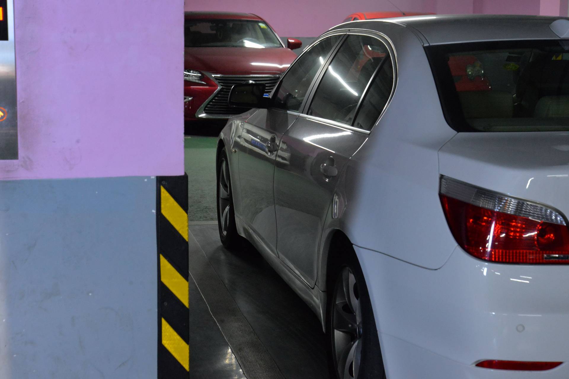 11万出头宝马5系，有电视带冰箱，顺丰小哥难自拔「路试笔记」