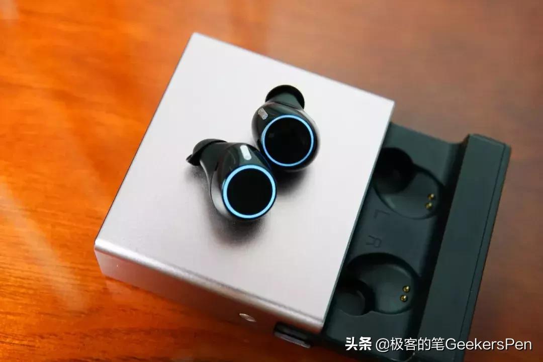 移动电源蓝牙耳机,移动电源无线还是有线好