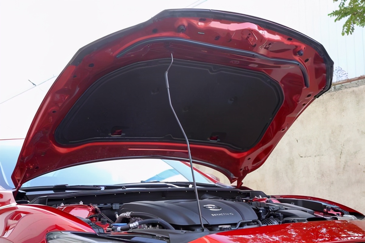 阿特兹前引擎盖缝隙太大怎么办,阿特兹引擎盖后面的缝隙怎么调