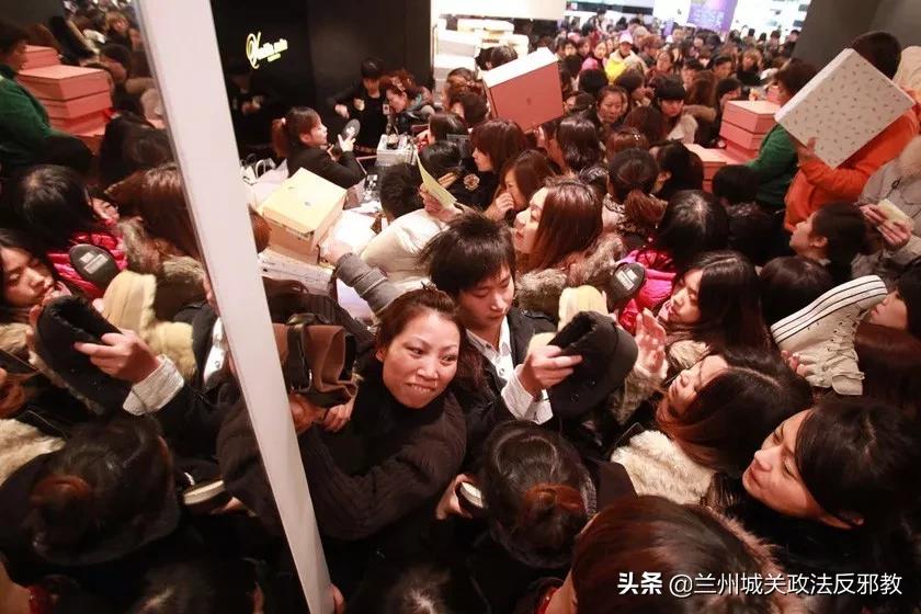 各路游客攻陷索菲亚,巴黎lv限购