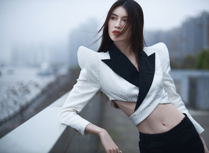 时尚芭莎年度派对结束，学女星红毯穿搭