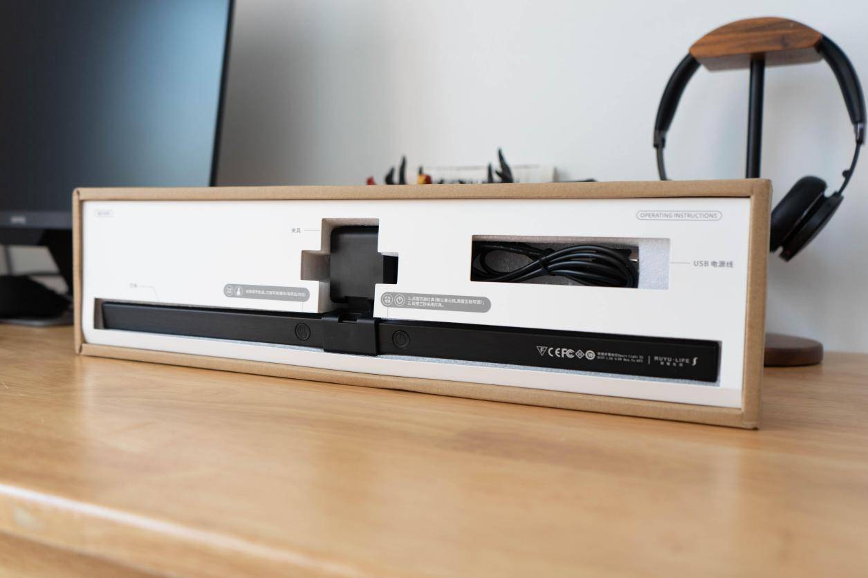 柔光不刺眼,夜间照明更舒适,体验如鱼生活非对称屏幕挂灯