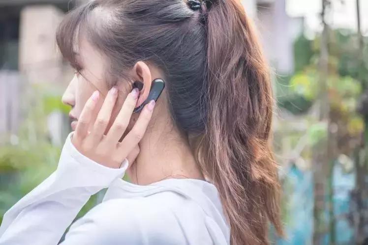 索尼蓝牙耳机轻便音质好,索尼新耳机有降噪