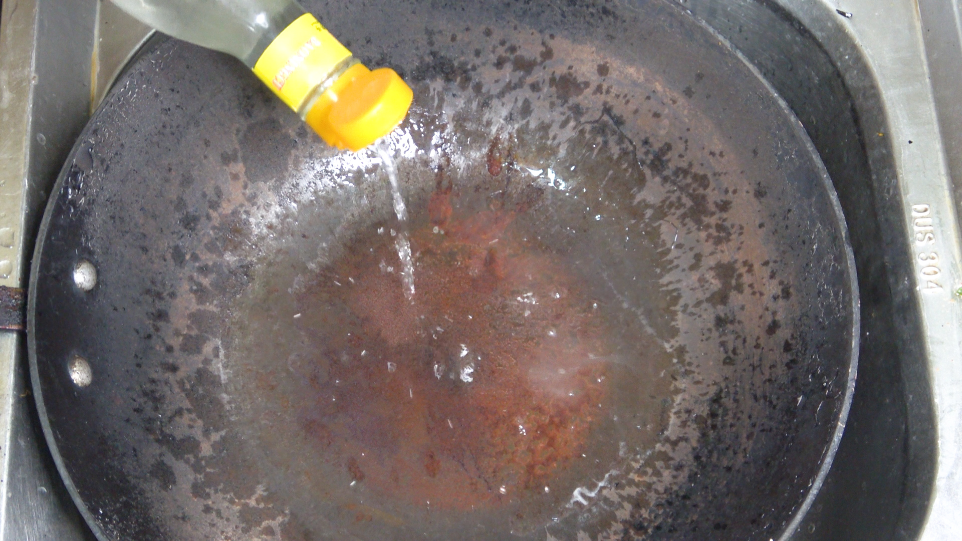 铁锅生锈怎么处理不粘锅,铁锅生锈怎么处理不粘锅小妙招