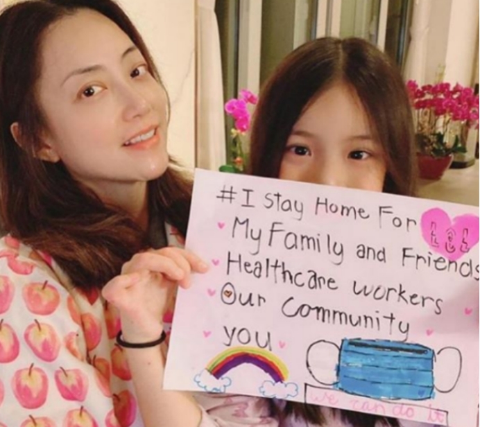 6大比艺人颜值高的经纪人，个个品貌端庄，甩艺人几条街