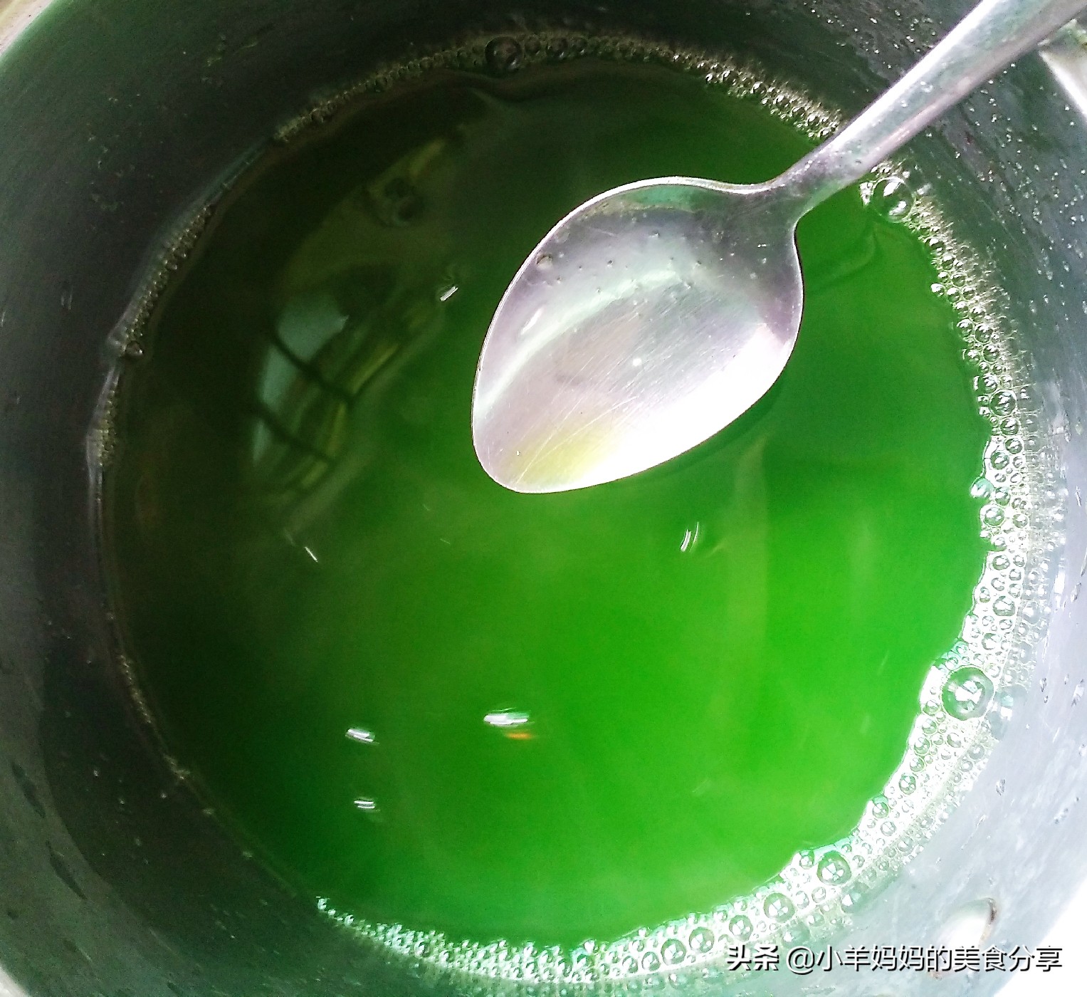 怎么在家做火龙果白凉粉,苹果凉粉火龙果凉粉