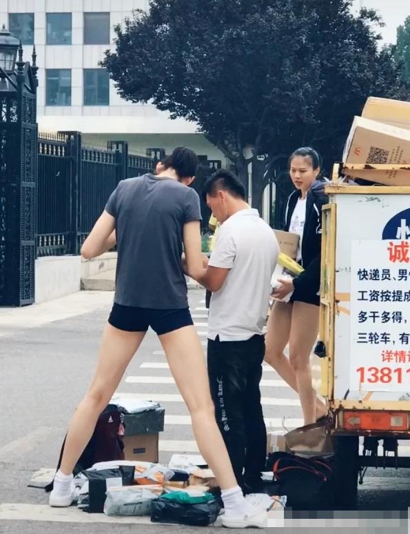 女排国手二三事：打游戏上央视，谁能想到朱婷有纹身还是睡神？