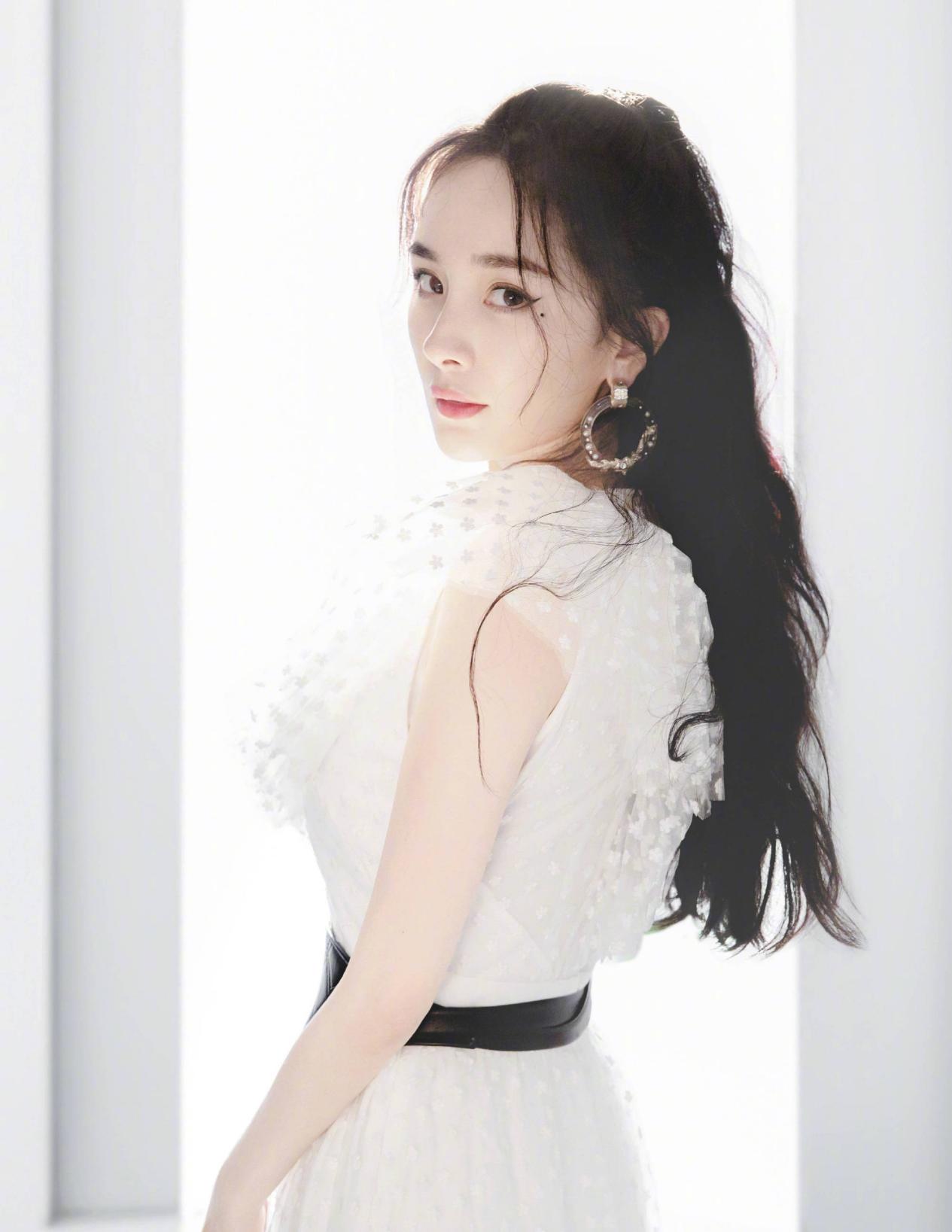 “空气刘海”不受宠了!今年流行这3款“刘海”,热巴郑爽都上头