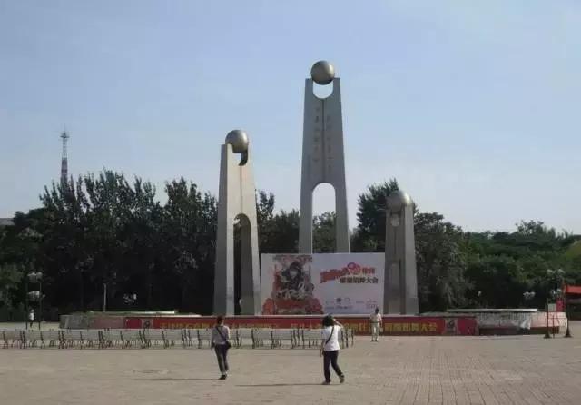 “您家住哪啊？”“我啊？河西尖山儿！”