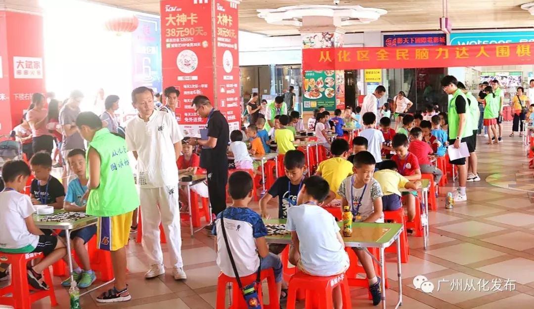 健身大神在健身房被围观,健身达人公园现身